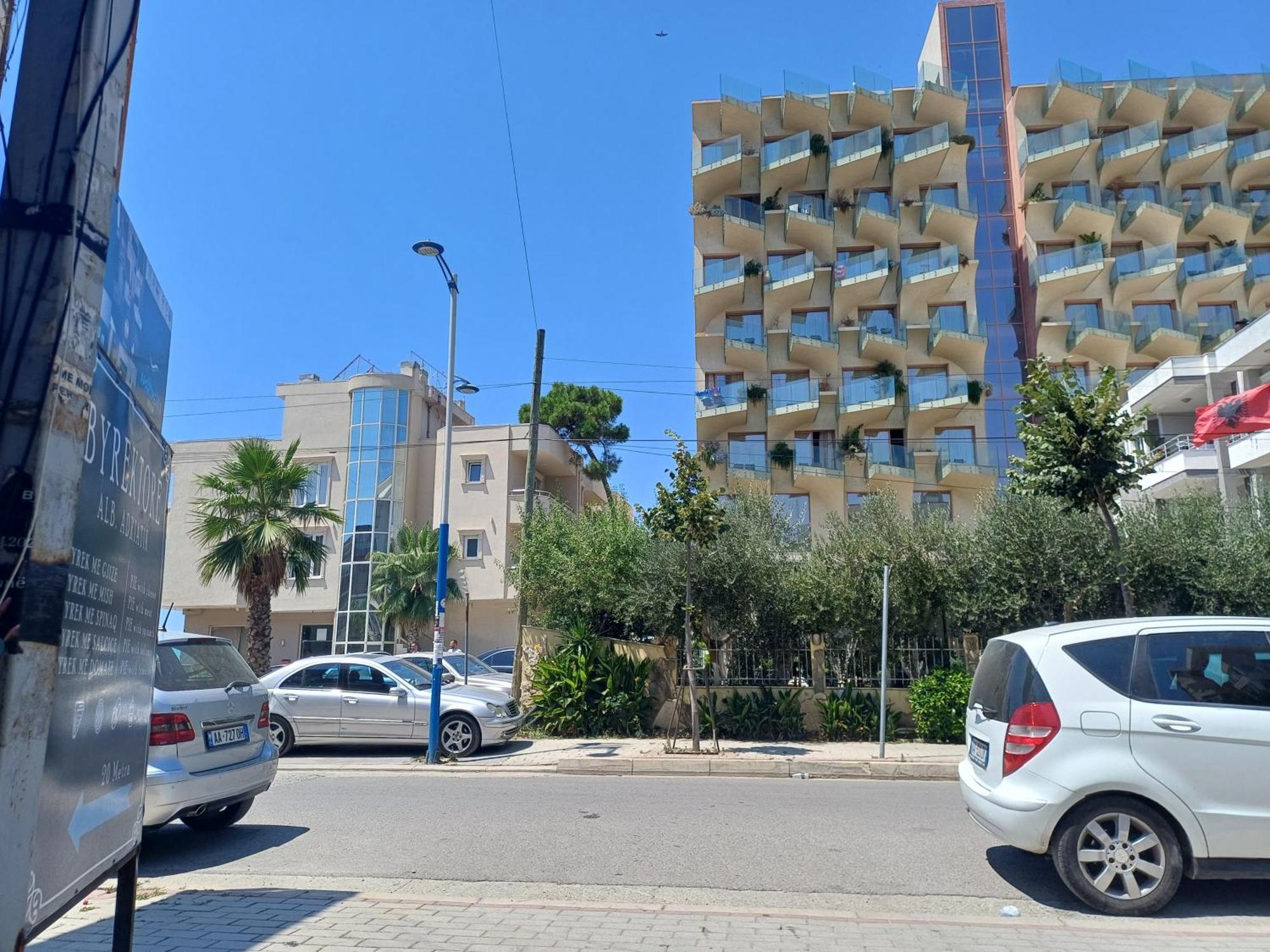 Jon's Golem (Tirana)